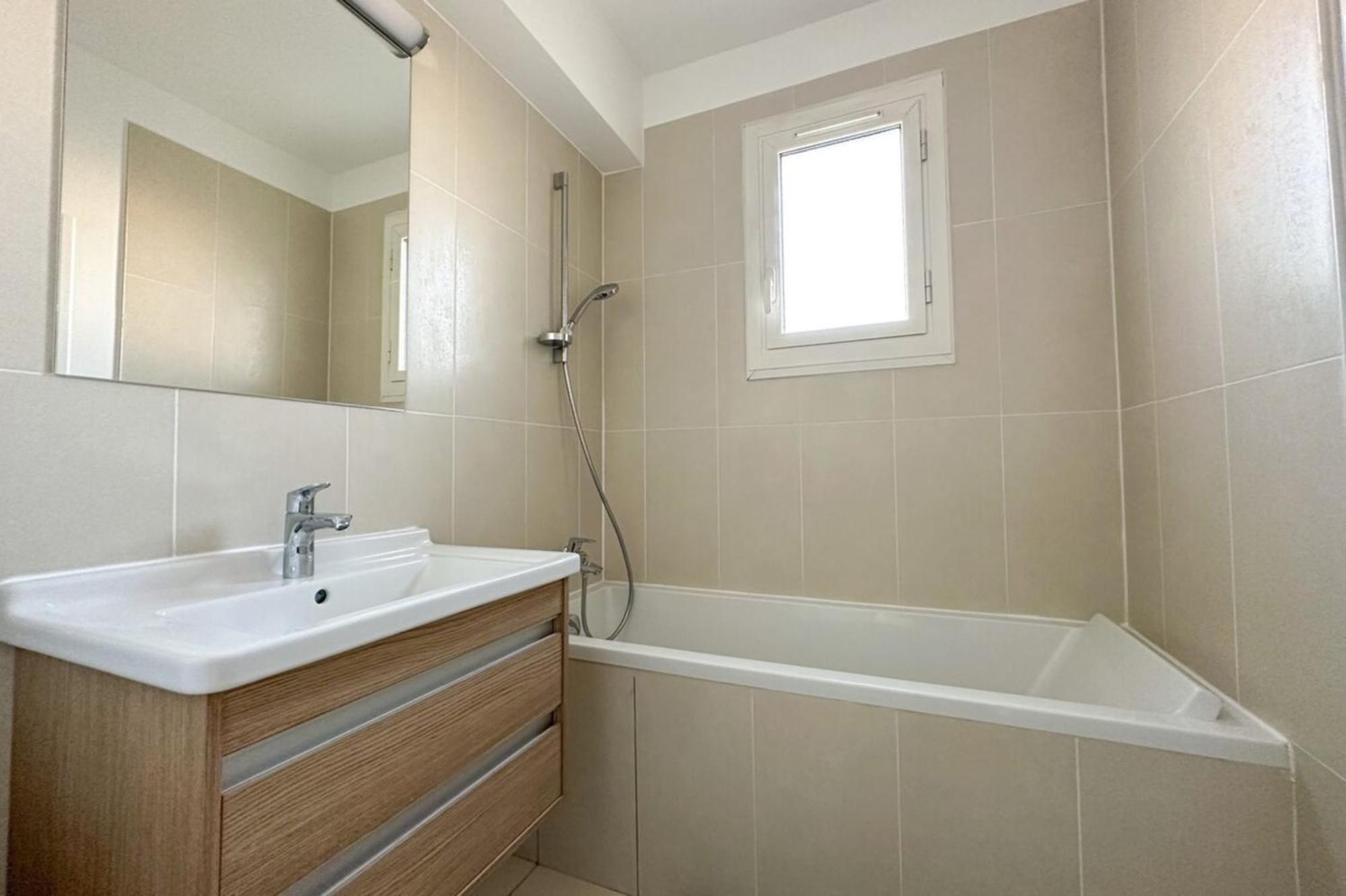 Flexliving - - Remusat Holiday home