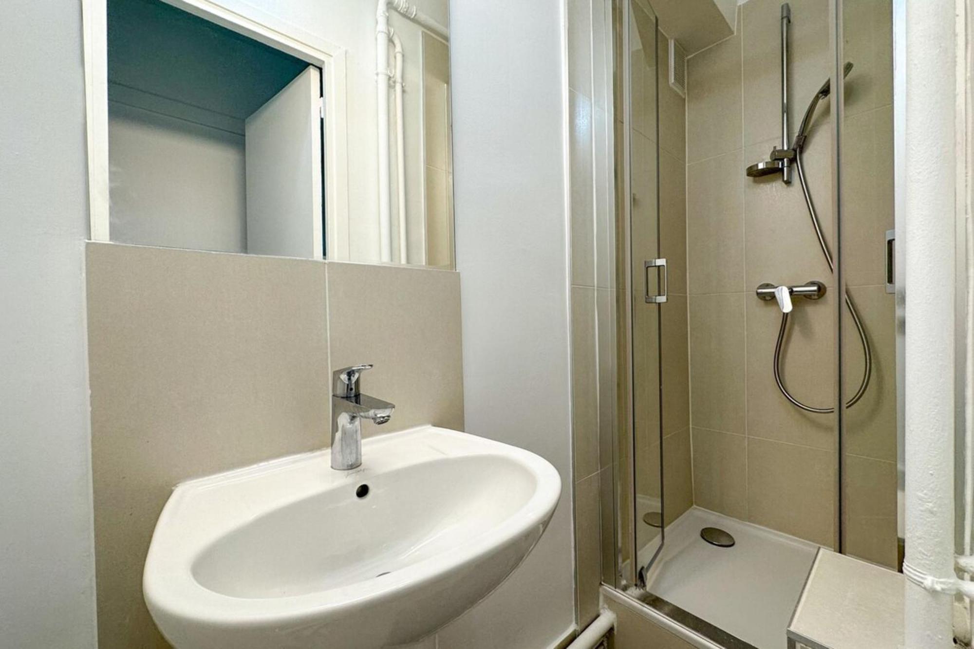 Flexliving - - Remusat Holiday home